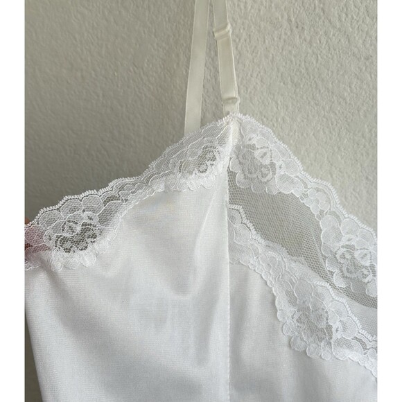 Vintage Mel-Lin White Camisole With Lace and Little Roses - Picture 4 of 9